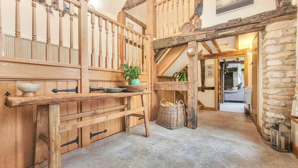 Manor Lane, Bredon`s Norton, Tewkesbury, Gloucestershire 4 bed detached