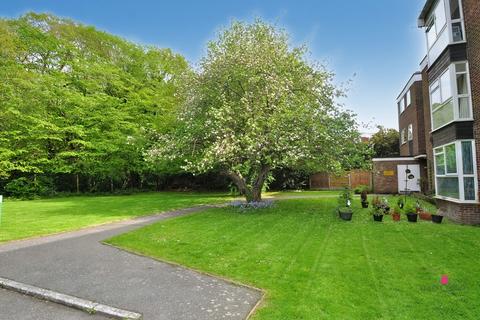2 bedroom flat for sale - Westwood Lodge, Benfleet