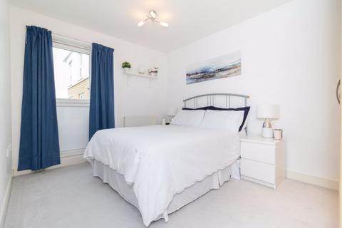 16 Nicholls Close, Caterham, CR3 5XP