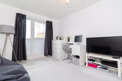 16 Nicholls Close, Caterham, CR3 5XP