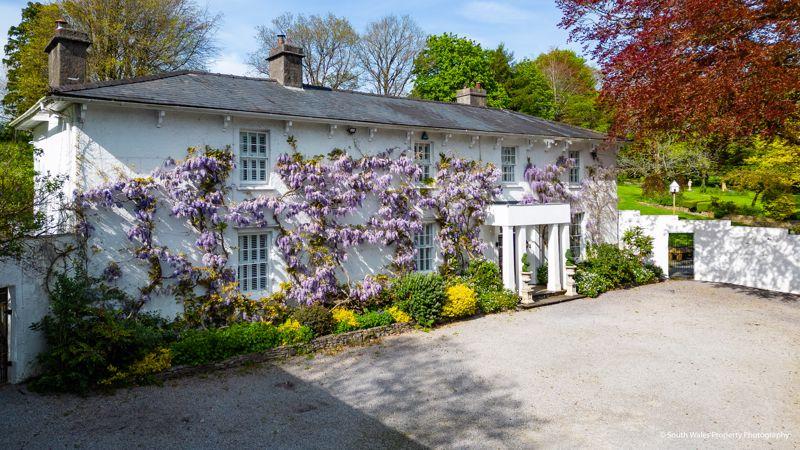 Llwyn Helig House