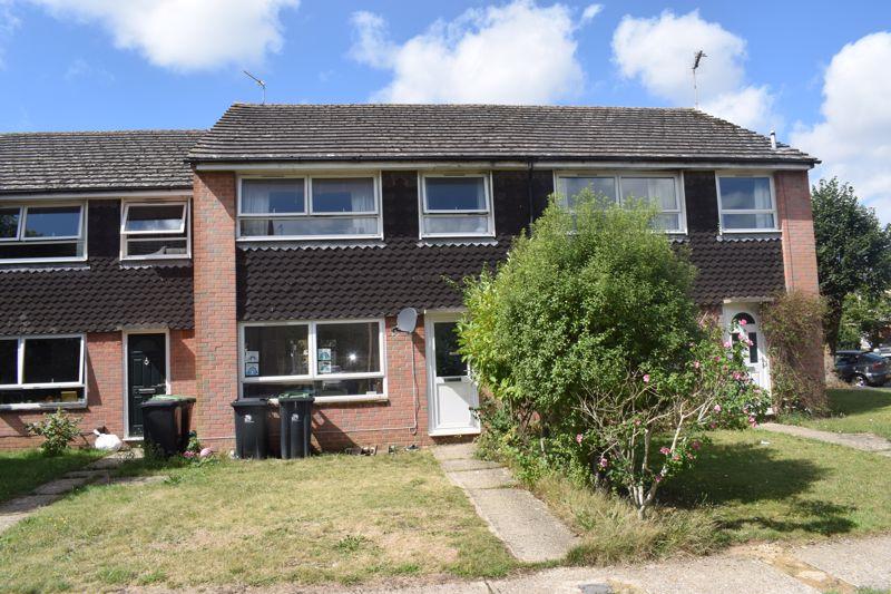 Hardy Crescent, Wimborne 3 bed house £1,250 pcm (£288 pw)