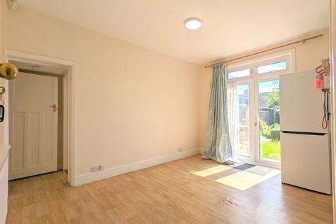 35 Colonial Road, Feltham, TW14 8AA