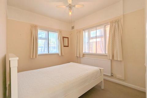 35 Colonial Road, Feltham, TW14 8AA