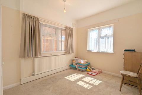 35 Colonial Road, Feltham, TW14 8AA