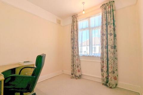 35 Colonial Road, Feltham, TW14 8AA
