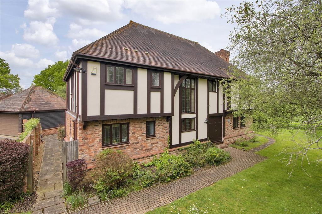 Carpenters Lane, Hadlow, Tonbridge, Kent, TN11 6 bed detached house for