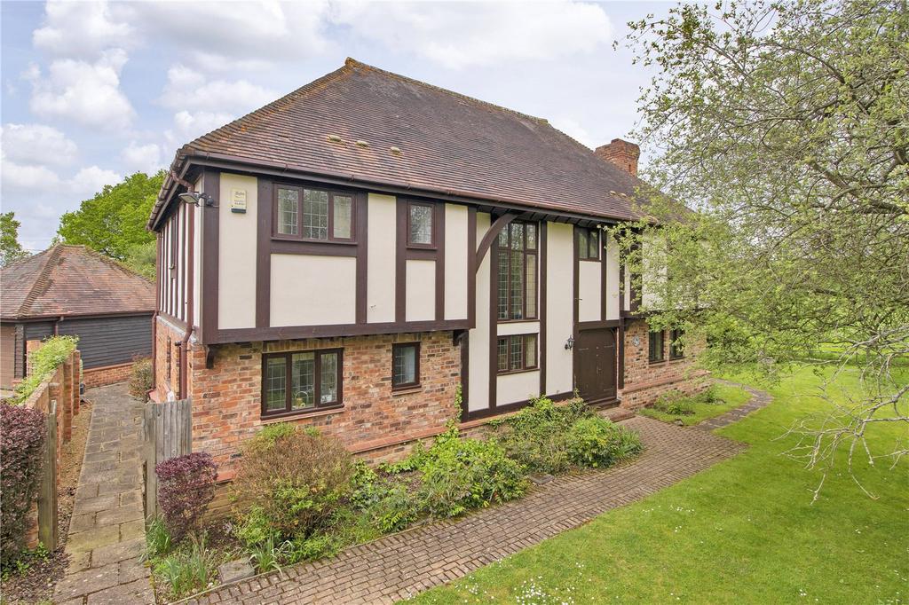 Carpenters Lane, Hadlow, Tonbridge, Kent, TN11 6 bed detached house for