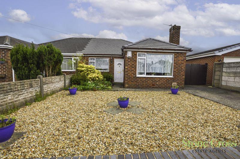 Linkway Avenue, Ashton in Makerfield, Wigan, WN4 8XE 3 bed bungalow for