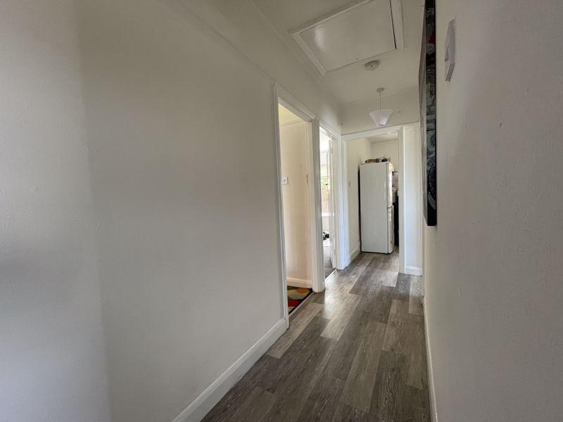 Downside Avenue, Worthing 2 bed bungalow £1,300 pcm (£300 pw)