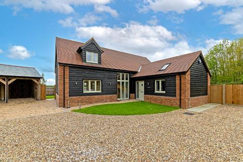 4 bedroom detached house for sale - Dunstable Road, Toddington, Bedfordshire, LU5 6DX
