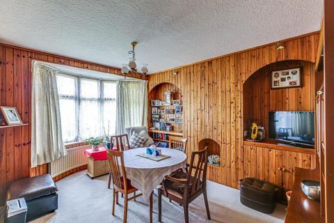3 Meadway, Warlingham, CR6 9RW