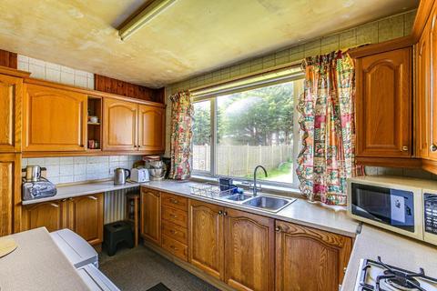 3 Meadway, Warlingham, CR6 9RW