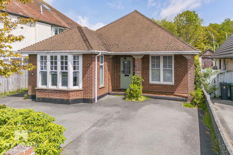 Fairmile Road, Christchurch, BH23 4 bed detached house £650,000