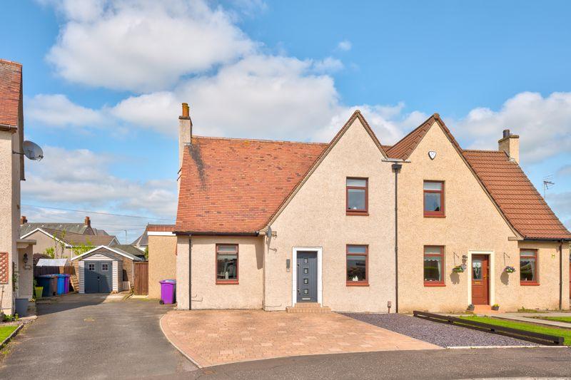 13 Duncan Drive, Irvine, KA12 0HY 4 bed semidetached villa £195,000