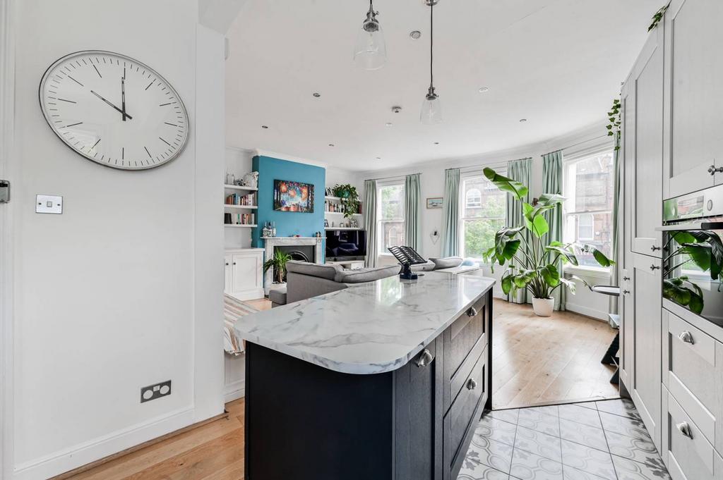 Highbury Park, Highbury, London, N5 2 bed flat for sale £600,000