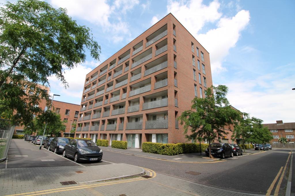Robertson Road Canning Town E16 1 Bed Flat 1 450 Pcm 335 Pw 