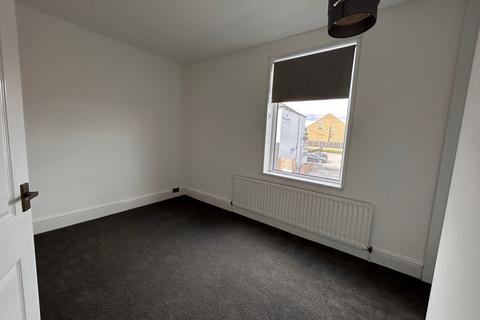 3 bedroom terraced house to rent, Pogmoor Road, Barnsley