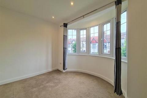 2 bedroom flat for sale, Fallow Court Avenue, London, N12