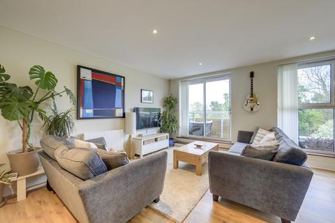 Flat 9, 3 Highfield Close, Hither Green, London, SE13 6UN