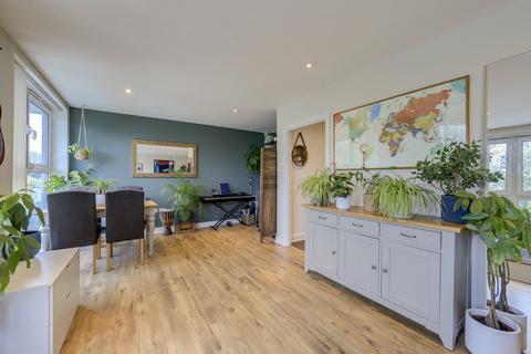 Flat 9, 3 Highfield Close, Hither Green, London, SE13 6UN