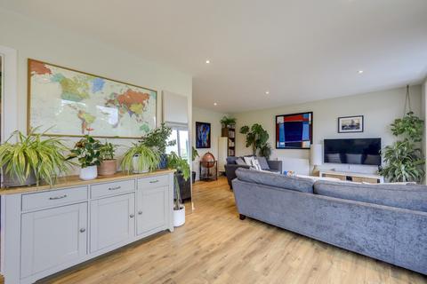 Flat 9, 3 Highfield Close, Hither Green, London, SE13 6UN