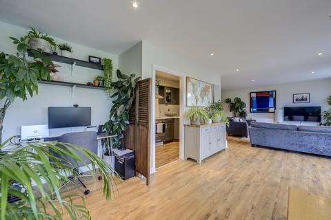 Flat 9, 3 Highfield Close, Hither Green, London, SE13 6UN