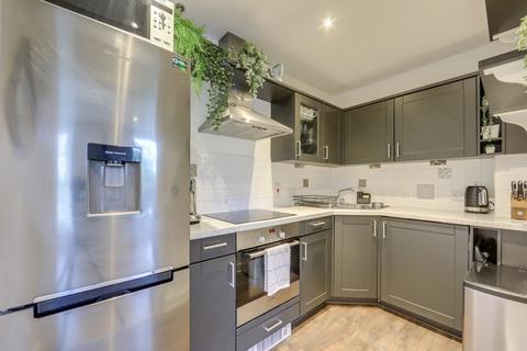 Flat 9, 3 Highfield Close, Hither Green, London, SE13 6UN