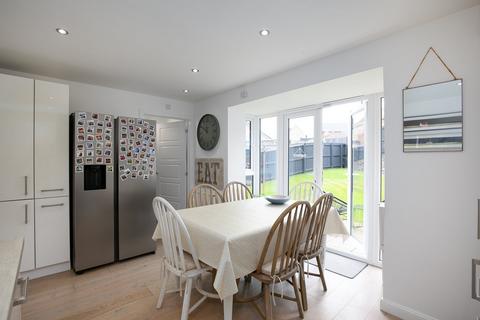 15 Merrystown Drive, Coatbridge, ML5 2FL
