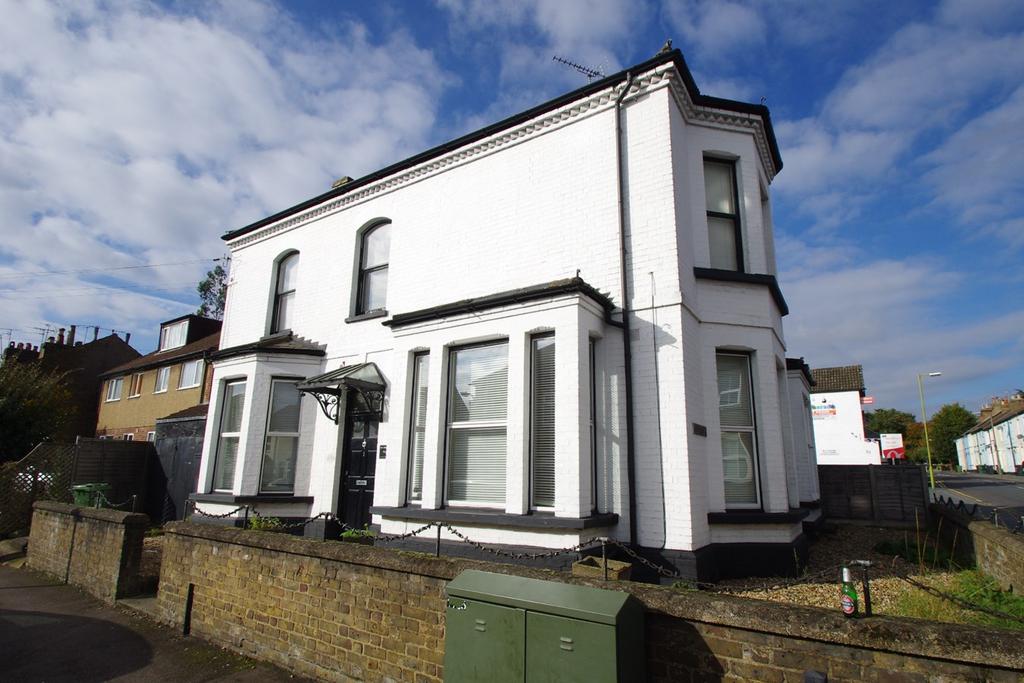 Ash Lodge, 21a Langley Road, WATFORD... 1 bed ground floor flat £
