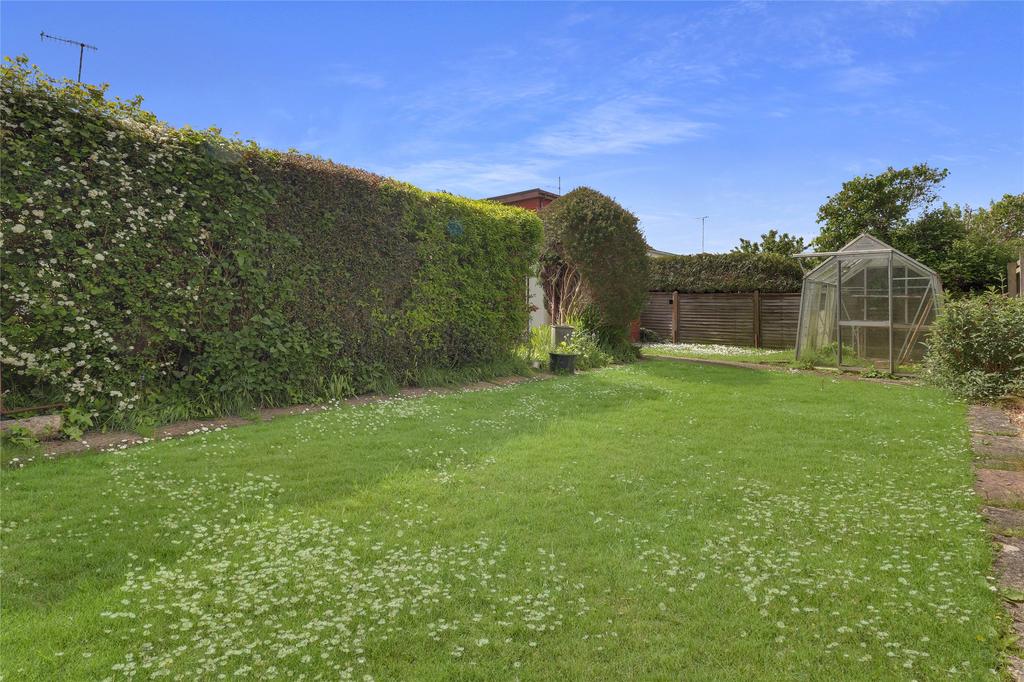 Ballards Crescent, West Yelland, Barnstaple, Devon, EX31 2 bed bungalow