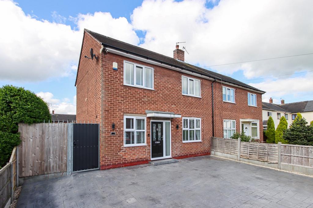 Willow Road, Partington, Manchester, M31 3 bed semidetached house £210,000