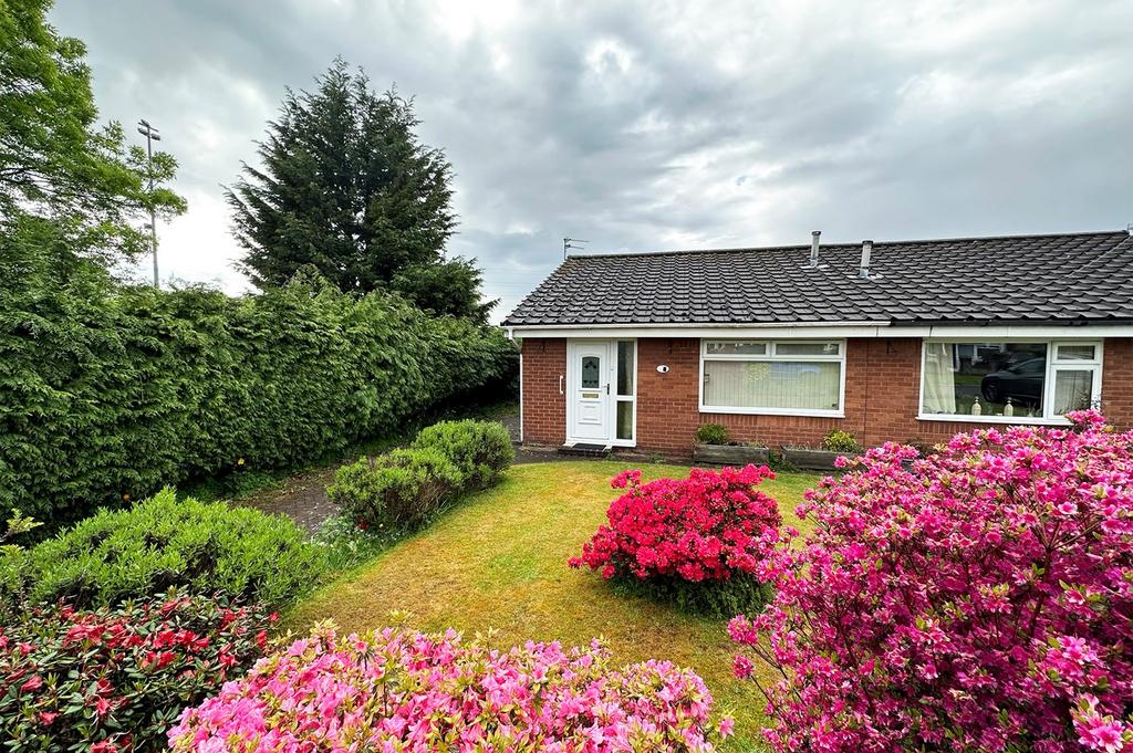 Valley Road, Flixton, Manchester, M41 2 bed semidetached bungalow for sale £240,000