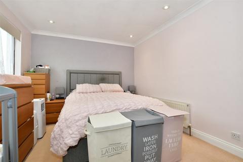 24 Dagenham Road, Romford, RM7 0BT