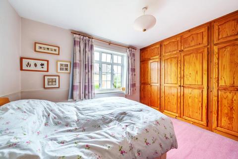 19 Titian Avenue, Bushey Heath, Bushey, WD23 4GB