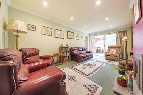 3 bedroom bungalow for sale - Summerlands, Cranleigh, GU6