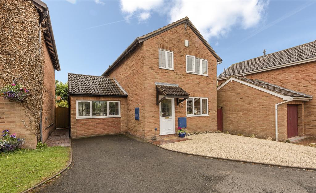 The Paddock, Stoke Heath, Bromsgrove... 3 bed detached house £350,000