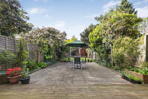 15 Mildenhall Road, London, E5 0RT
