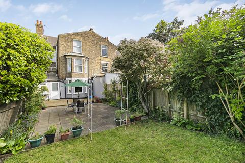 15 Mildenhall Road, London, E5 0RT
