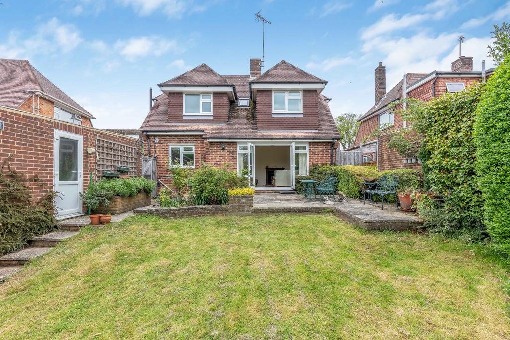 Appledore Gardens, Lindfield, Haywards Heath, West Sussex, RH16 4 bed