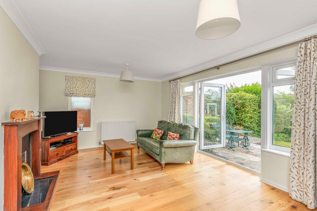 Appledore Gardens, Lindfield... 4 bed detached house £675,000