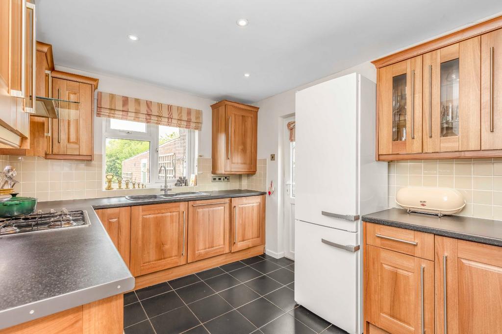 Appledore Gardens, Lindfield... 4 bed detached house £675,000