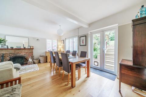 20 Abbots Close, Guildford, GU2 7RW