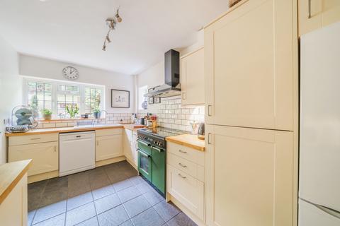 20 Abbots Close, Guildford, GU2 7RW