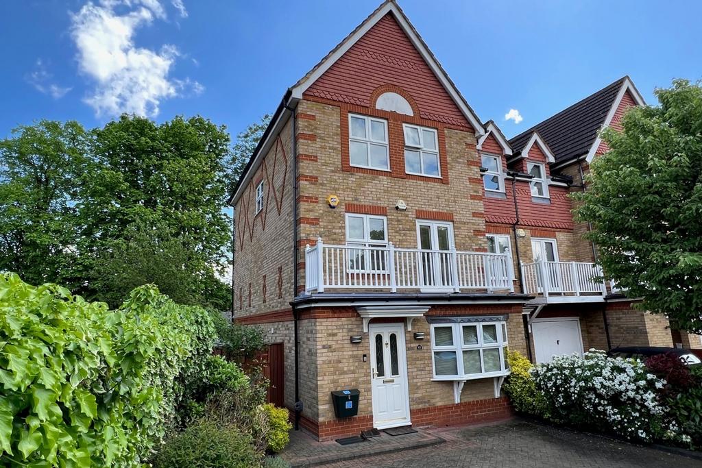 Chiltern Close, StainesuponThames... 4 bed end of terrace house £