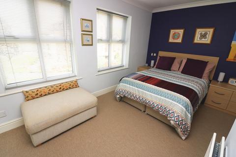 12 Chiltern Close, Staines-upon-thames, TW18 2BU