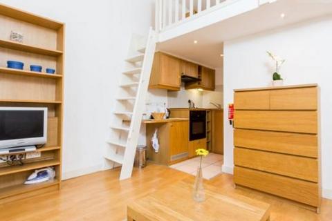 Studio to rent, Fairholme Road, West Kensington, London, W14