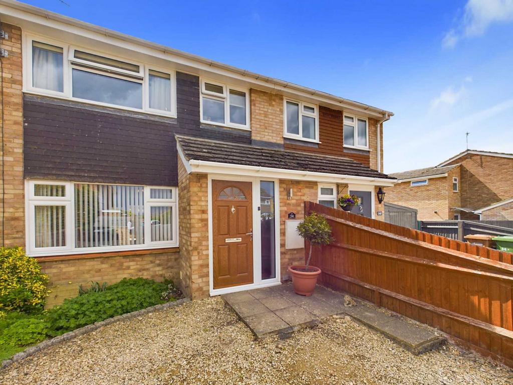 Cherry Tree Road, Chinnor OX39 3 bed terraced house for sale £400,000