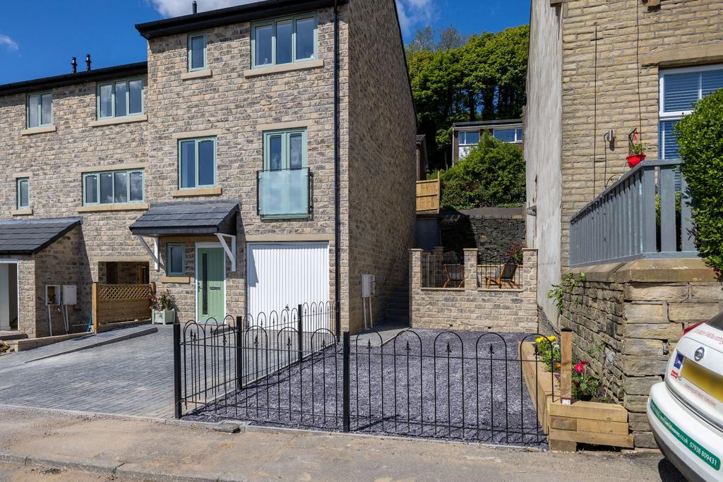 Lane Ends Green, Hipperholme, HX3 8EZ 3 bed end of terrace house £310,000