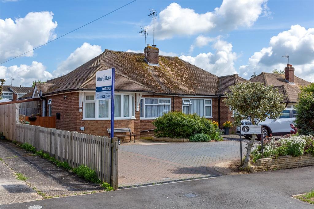 Chapel Close, Toddington, Bedfordshire, LU5 3 bed bungalow for sale £